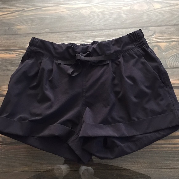 lululemon athletica Pants - Lululemon shorts casual size 6
